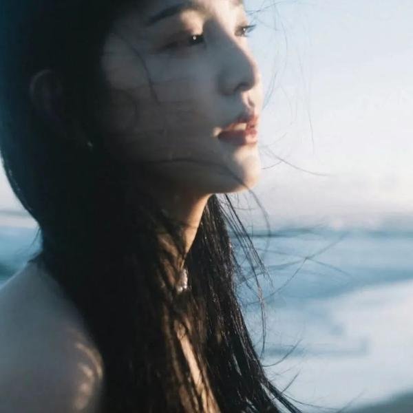 女孩不微笑